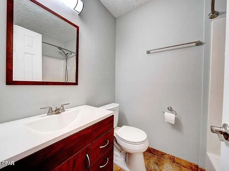 350 Greenwood Cir — Photo 28