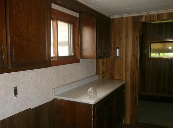 3rd image of 983 Hanna Ln