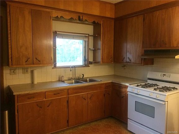 4th image of 558 Glenwood Ave