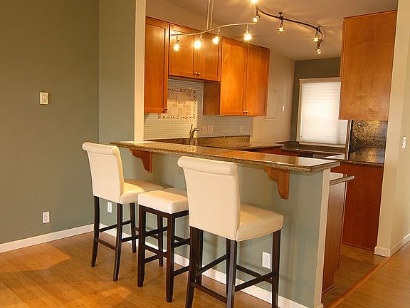3rd image of 130 105th Ave SE APT 315