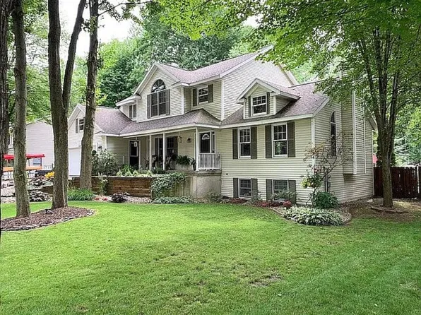 4538 Glen Hollow Dr, Hudsonville, MI 49426