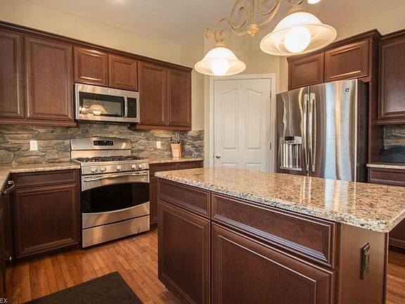 4th image of 148 Kensington Ct
