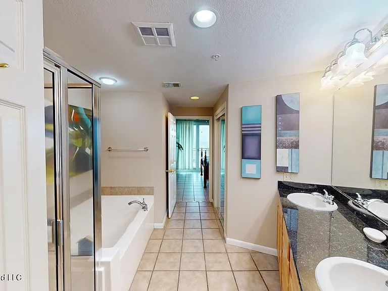 2230 Beach Dr #301 — Photo 12