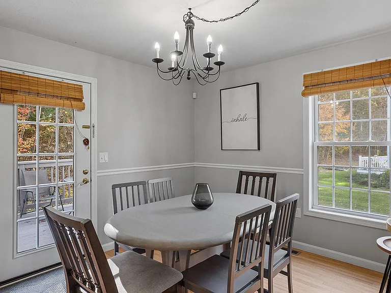 131 Forest Hill Way — Photo 4