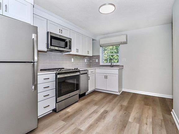 3rd image of 409 Washington St #2
