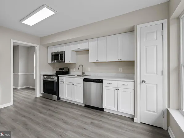 8 Heritage Dr, Dover, DE 19904