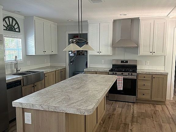 4th image of 132 W Ridge Dr