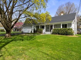 747 Cheever Ave, Geneva, IL 60134