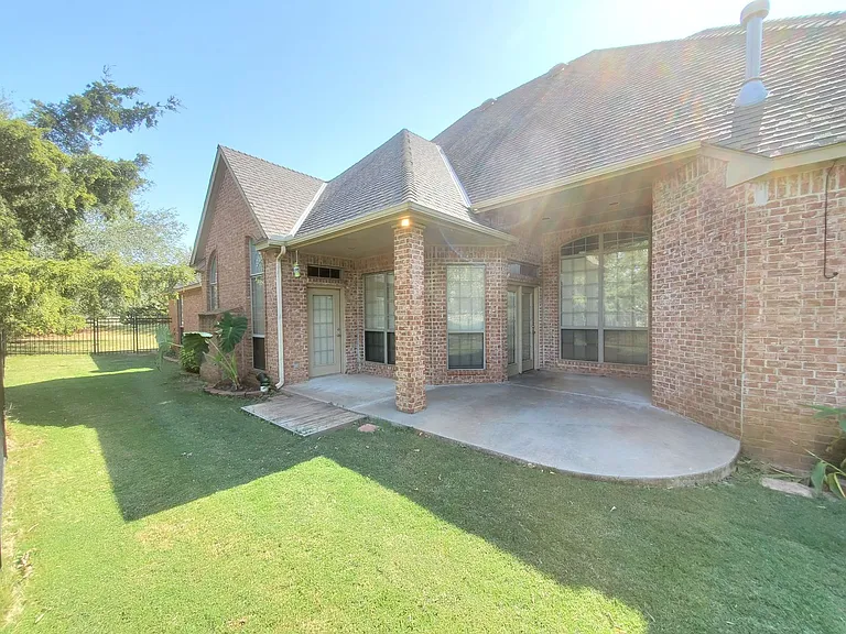 3341 Heritage Green Cir — Photo 11