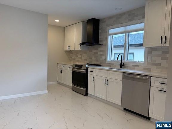 3rd image of 330 E Ruby Ave