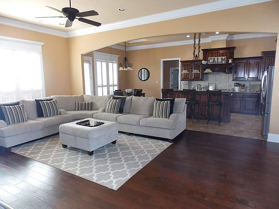 3rd image of 8 Fox Hollow Cir