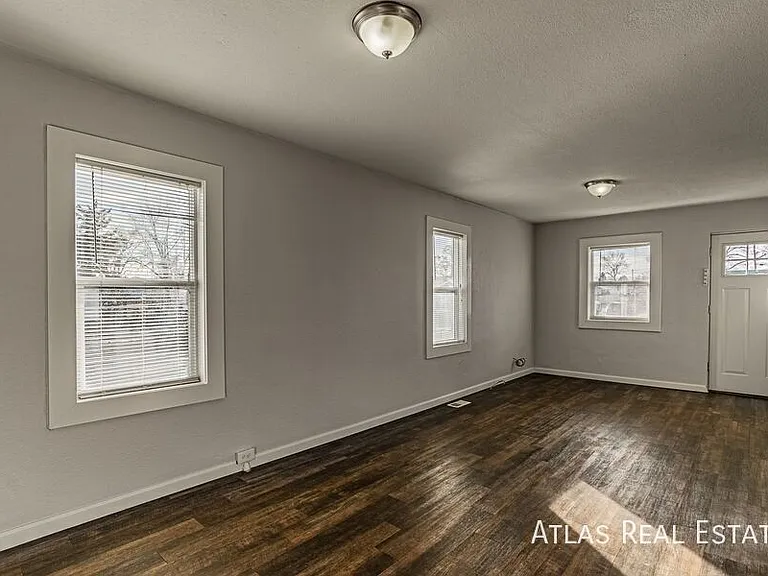 398 S Raleigh St — Photo 9