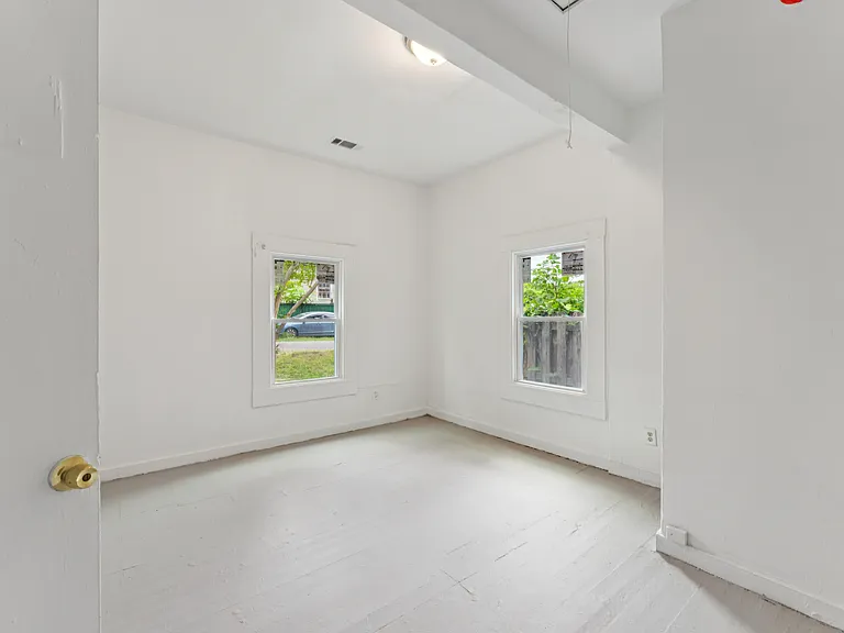4405 12th Ave — Photo 10