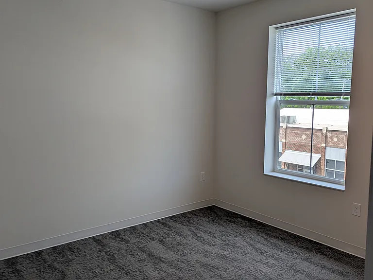 Tate & Thomas Apartments — Photo 12