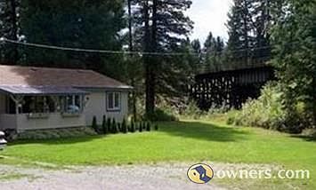 Looking to side yard and trestle