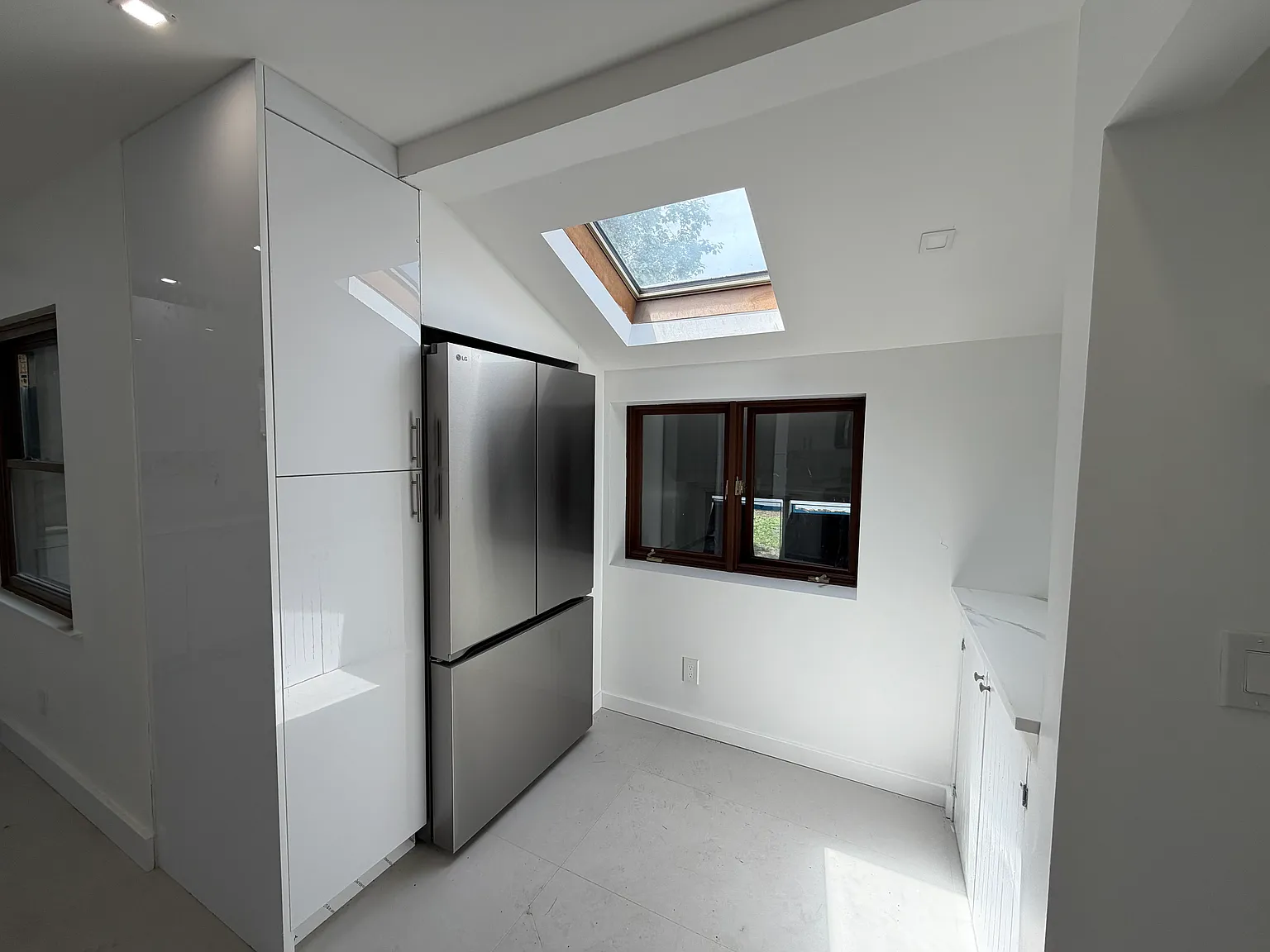 4 bed, $6,150 — Photo 2