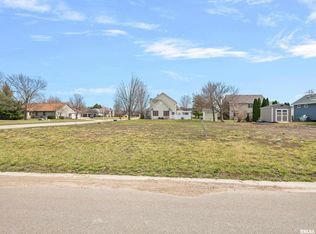 400 Manor Hill Dr, Chatham, IL