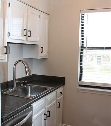 5th image of 136 Woodhaven Dr