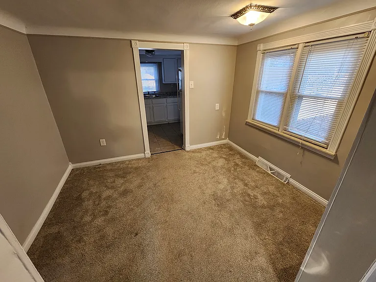 1353 S Linville Ave — Photo 5