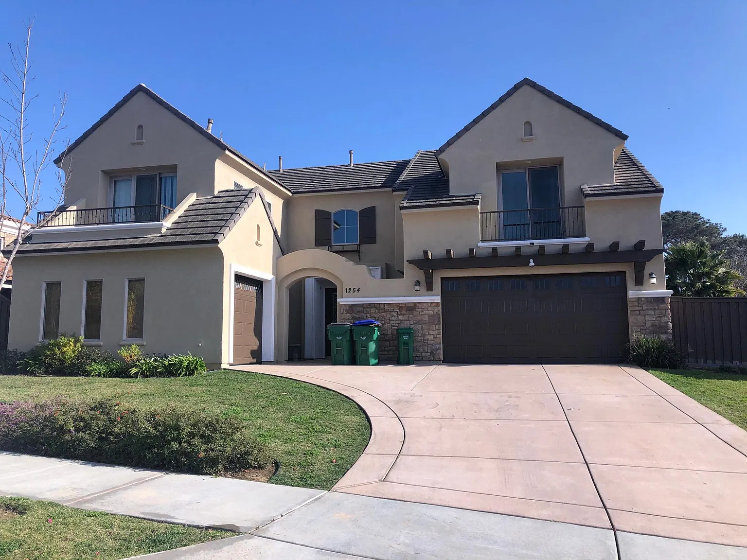 5 bed, 4.5 bath, 3342 sqft, $7,100 — Photo 1