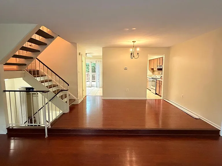8818 Ridge Hollow Ct — Photo 7