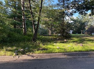 493 Robert Ct, Willernie, MN 55090