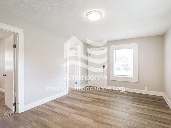 620794_003_living_room_12771403.jpg
