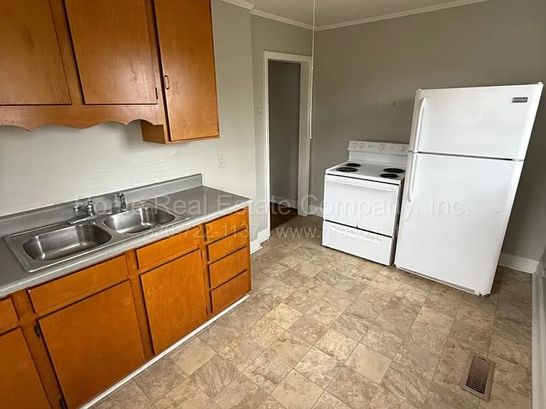 1505 Williamson St — Photo 5