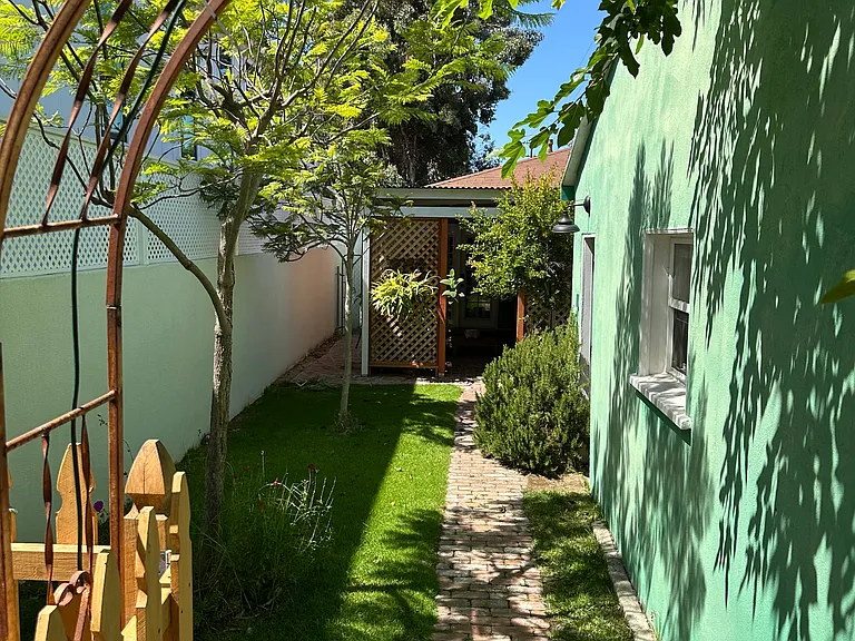 1066 Avenue C — Photo 9