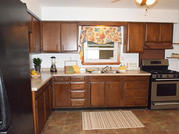 3rd image of 5529 Evergreen Ave
