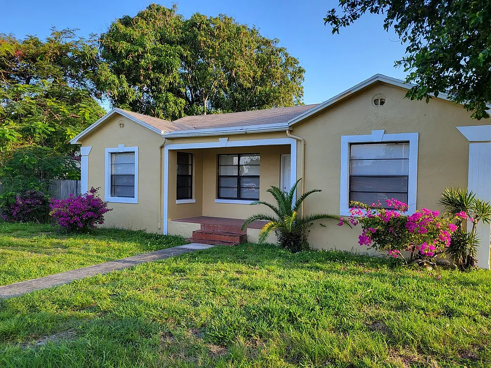 401 SW 10th St