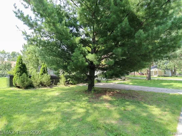 4612 Gertrude St, Dearborn Heights, MI 48125