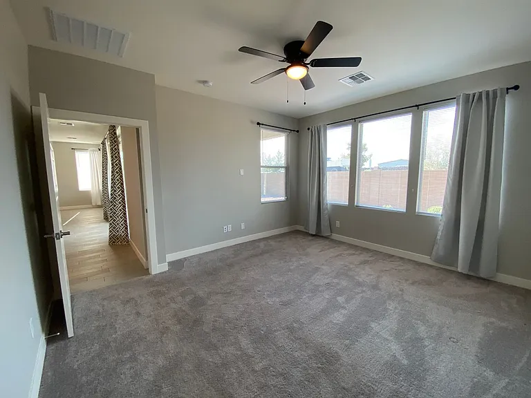 1560 W Avenida Del Valle — Photo 9