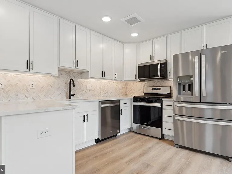 143 Bannister Ave — Photo 7
