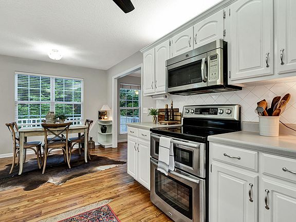 3rd image of 3034 Tomahawk Cir NW