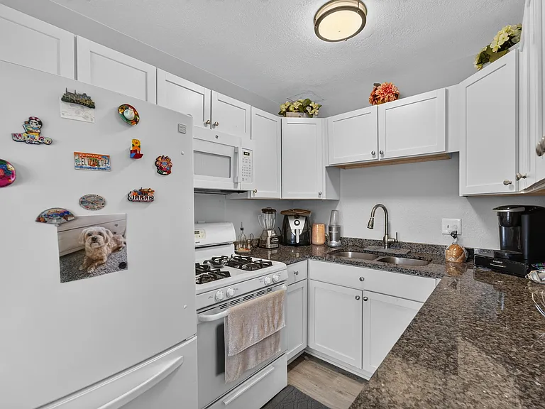 1421 W Edgerton Ave — Photo 8