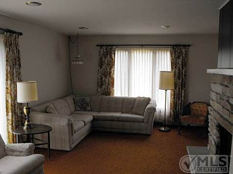 3rd image of 215 N Hemlock St