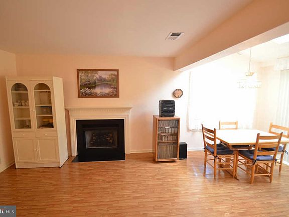 4th image of 170 Leedom Way #21