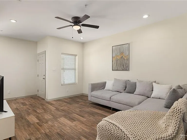 4700 W Huckleberry St #2 — Photo 2
