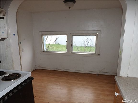 5th image of 806 S National Ave