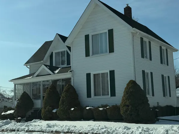 138 S 3rd St, Marine City, MI 48039