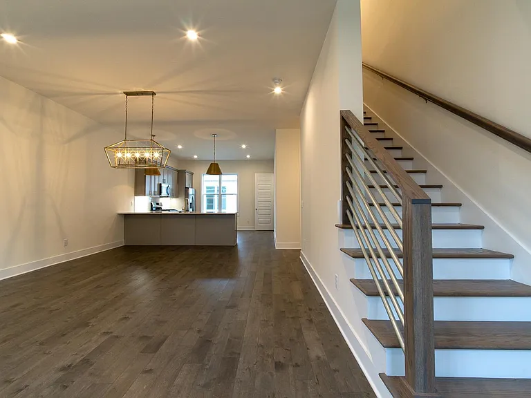 701 James Ave — Photo 4