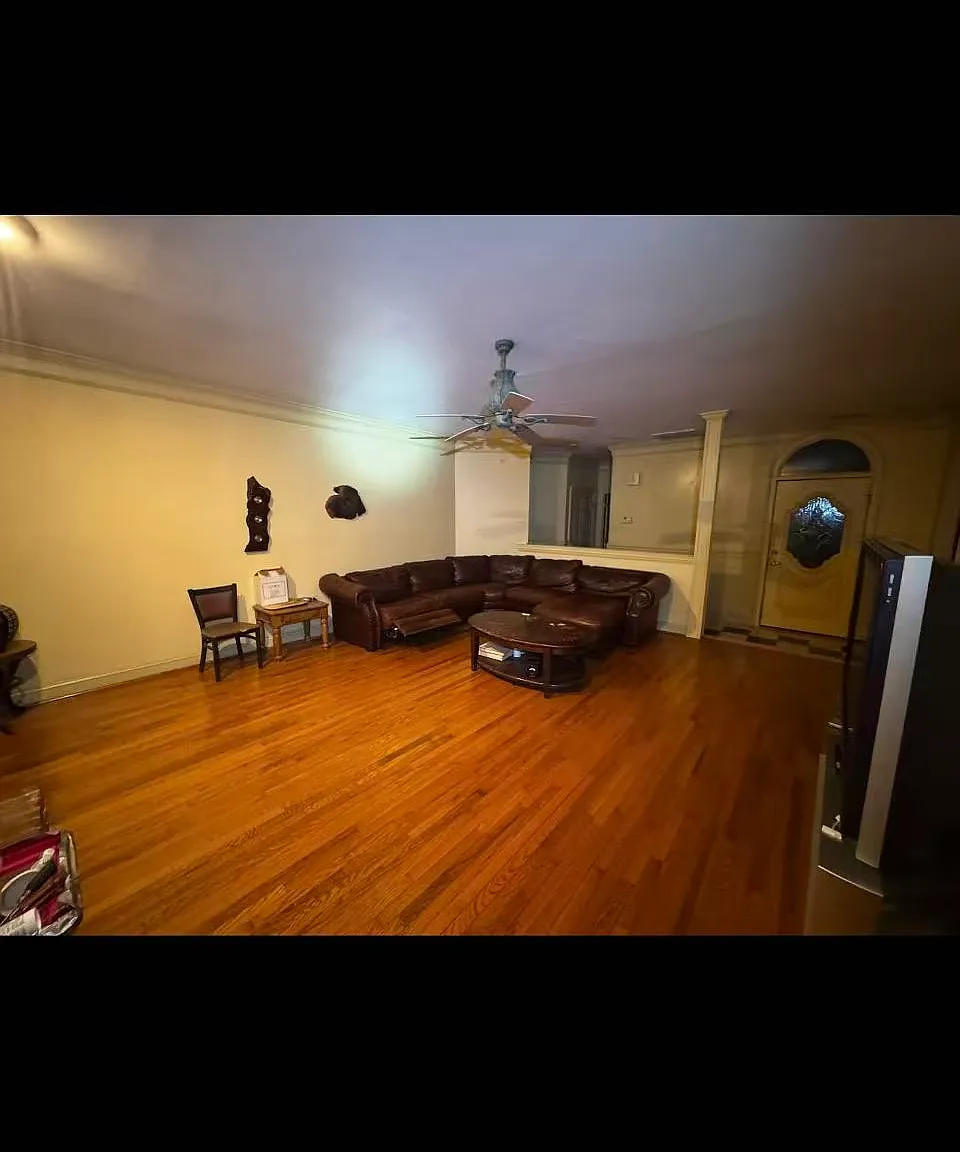 3 bed, 4.5 bath, 4200 sqft, $3,200 — Photo 3