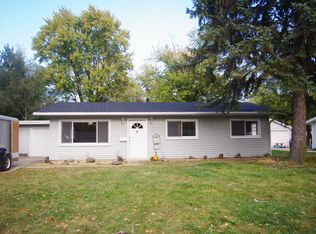 8 Seneca Dr, Montgomery, IL 60538