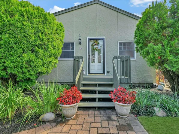 29 Vine Road, Rocky Point, NY 11778