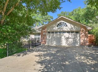 6025 Waldham Grove Ln, Bryan, TX 77802