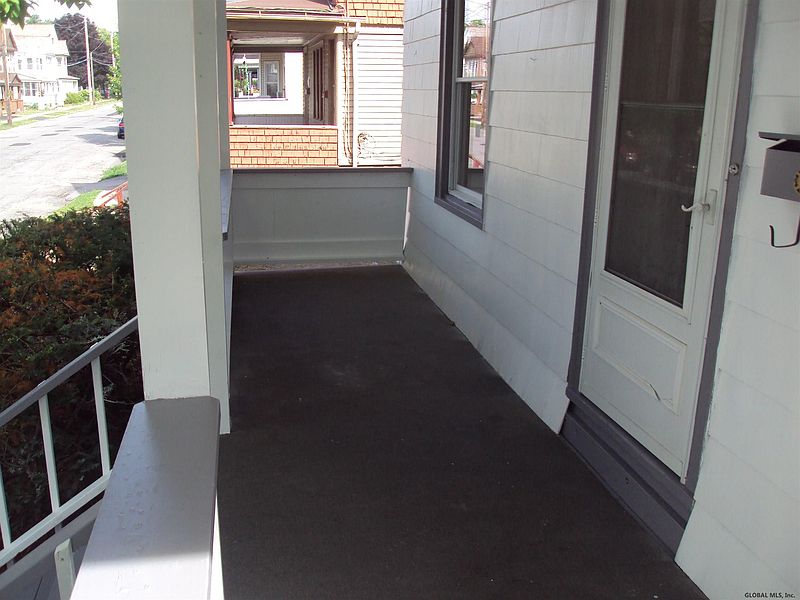 3rd image of 11 Romeyn Avenue
