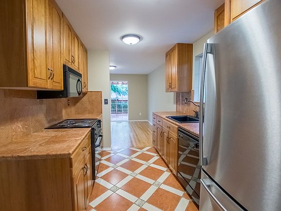 5th image of 24116 SE 32nd St