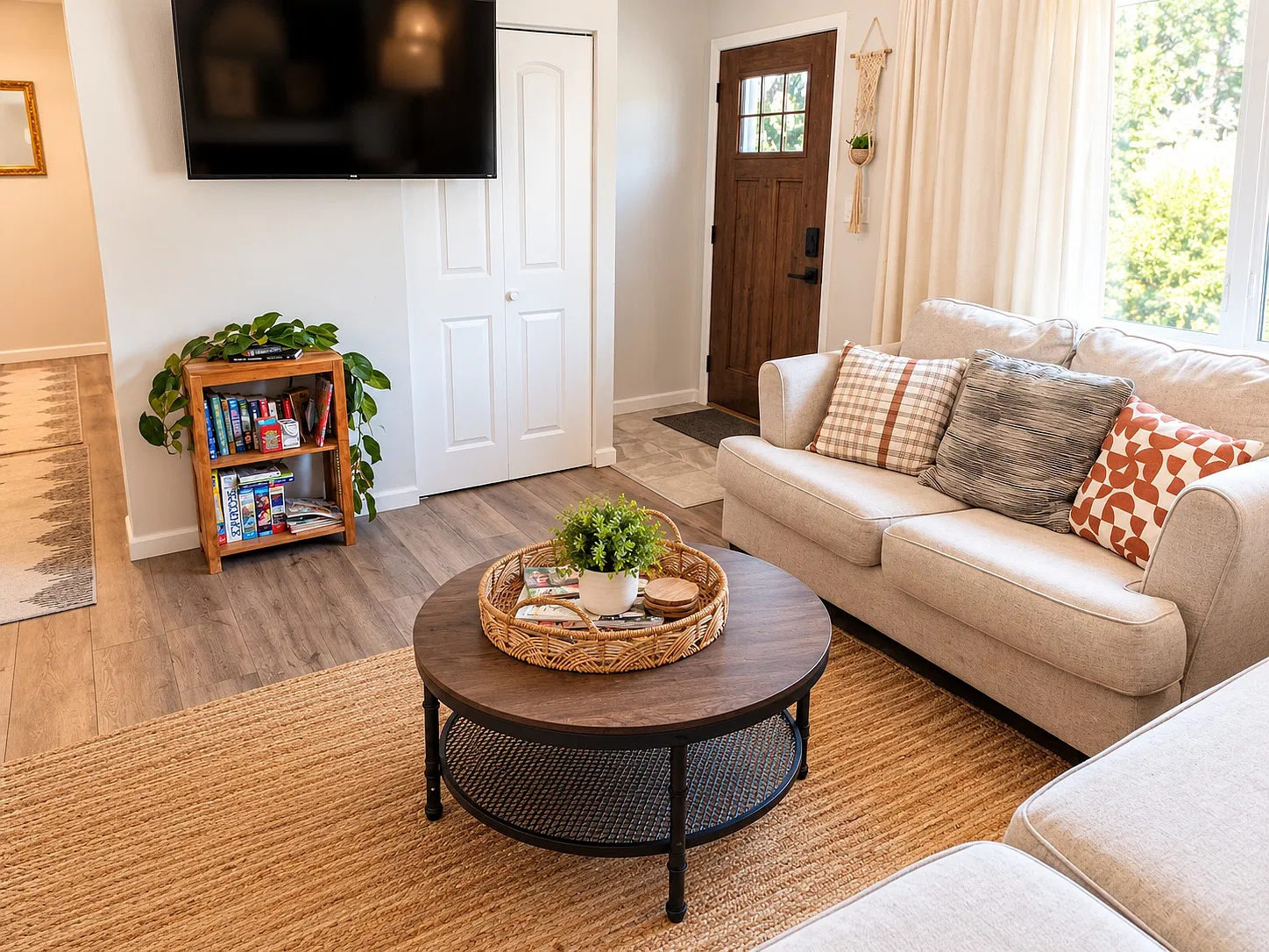 3 bed, 1200 sqft, $1,900 — Photo 3