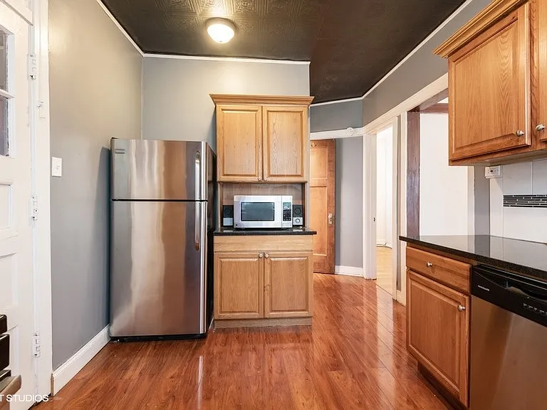 1253 W Byron St #2 — Photo 8